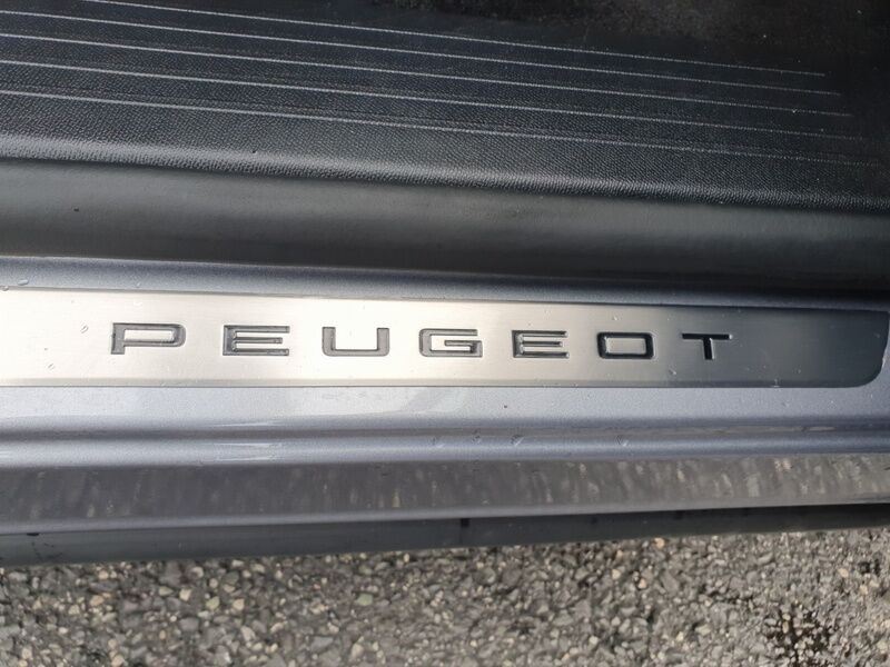 More views of Peugeot 3008