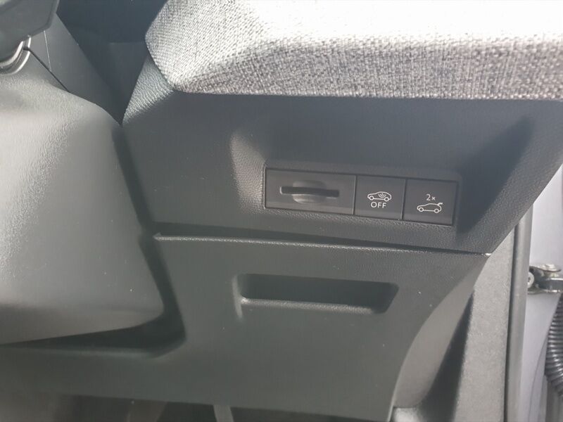 More views of Peugeot 3008