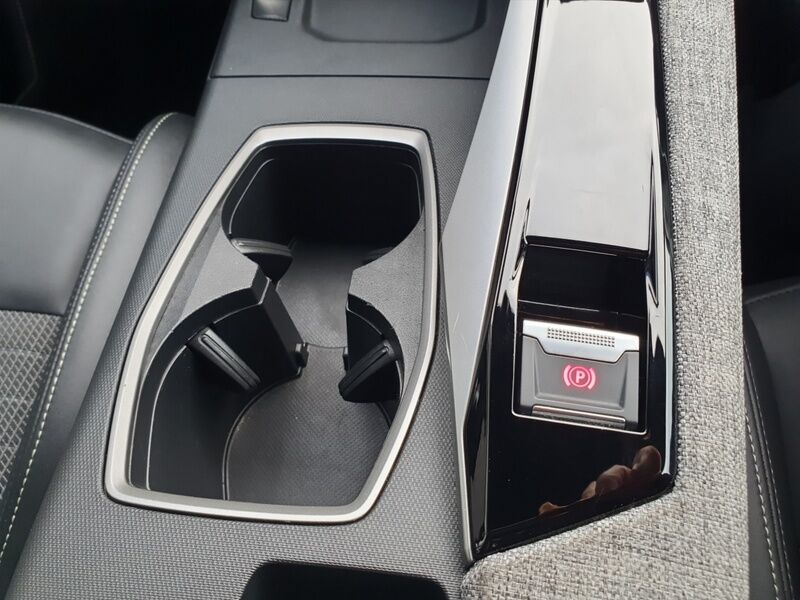 More views of Peugeot 3008