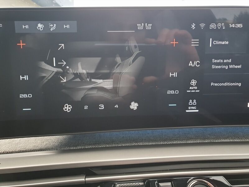 More views of Peugeot 3008