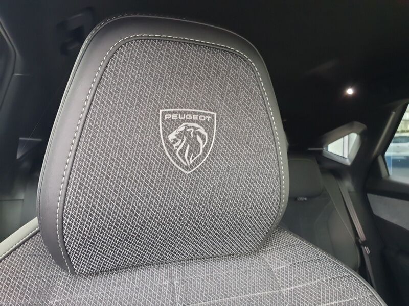 More views of Peugeot 3008