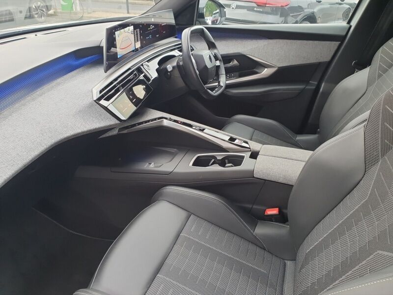 More views of Peugeot 3008