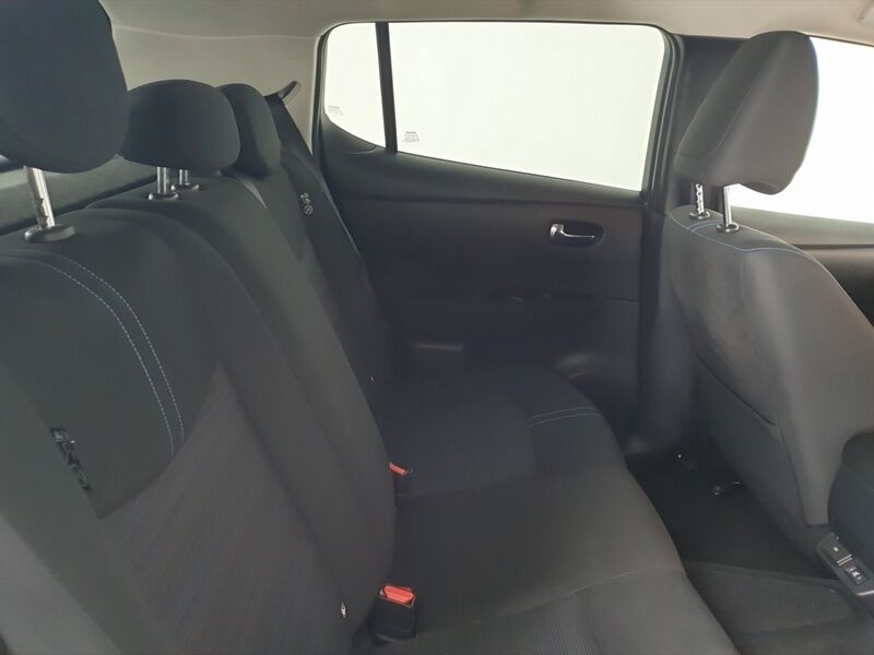 More views of Nissan Leaf