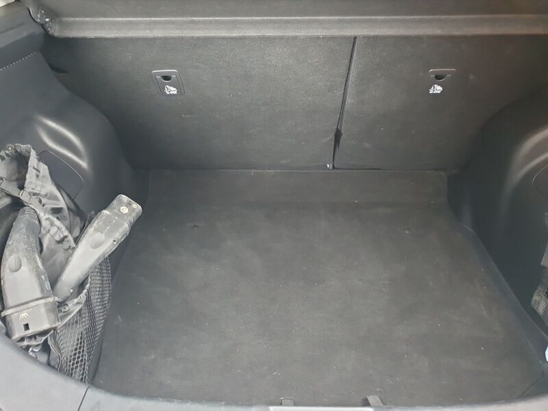 More views of Nissan Leaf