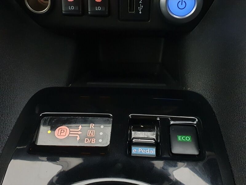 More views of Nissan Leaf