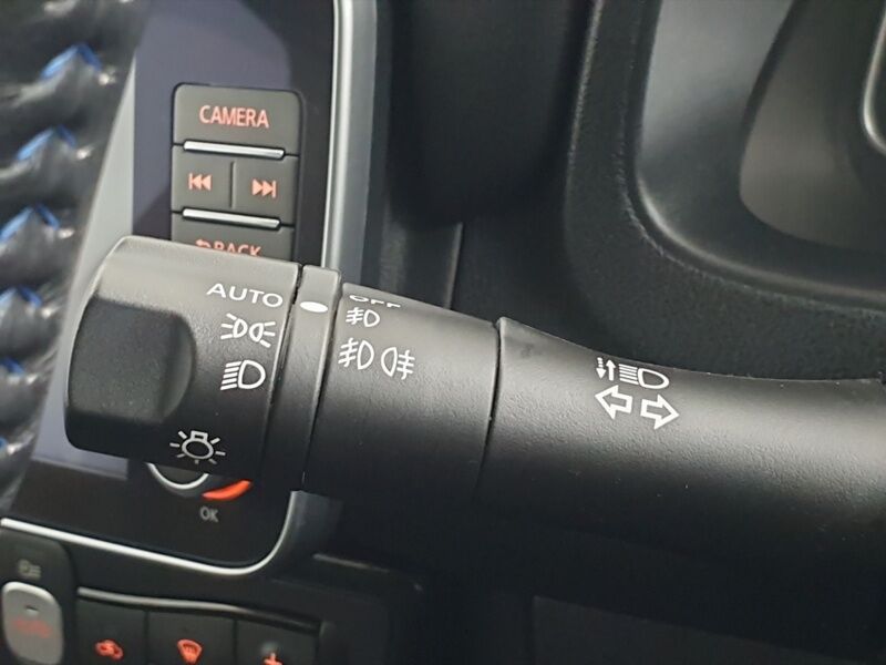 More views of Nissan Leaf