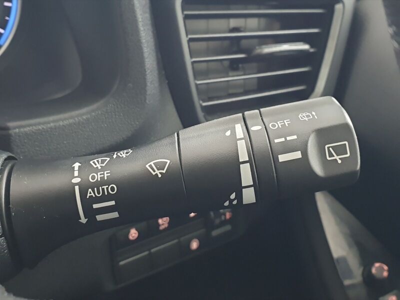 More views of Nissan Leaf