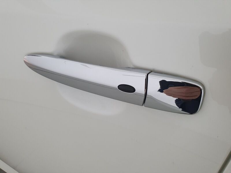 More views of Nissan Leaf