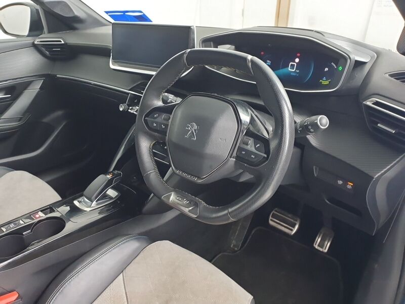 More views of Peugeot 208