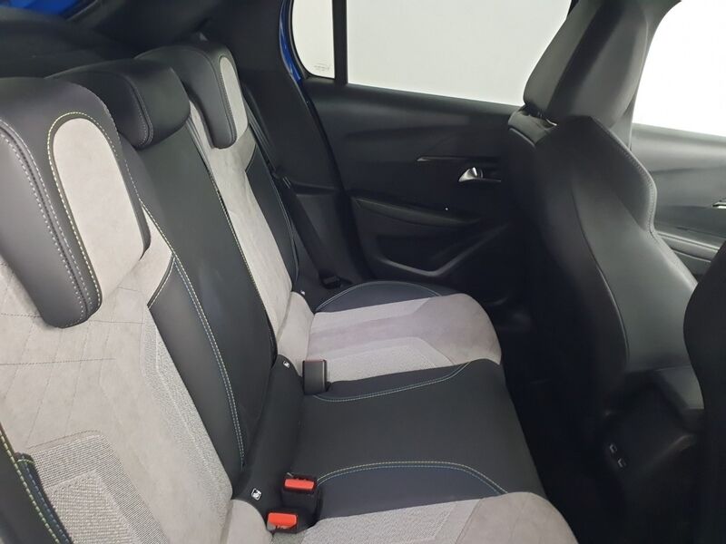 More views of Peugeot 208