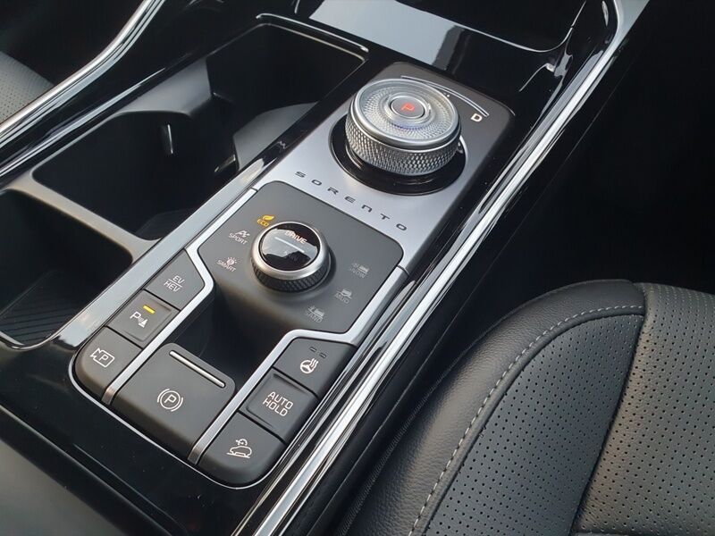 More views of Kia Sorento