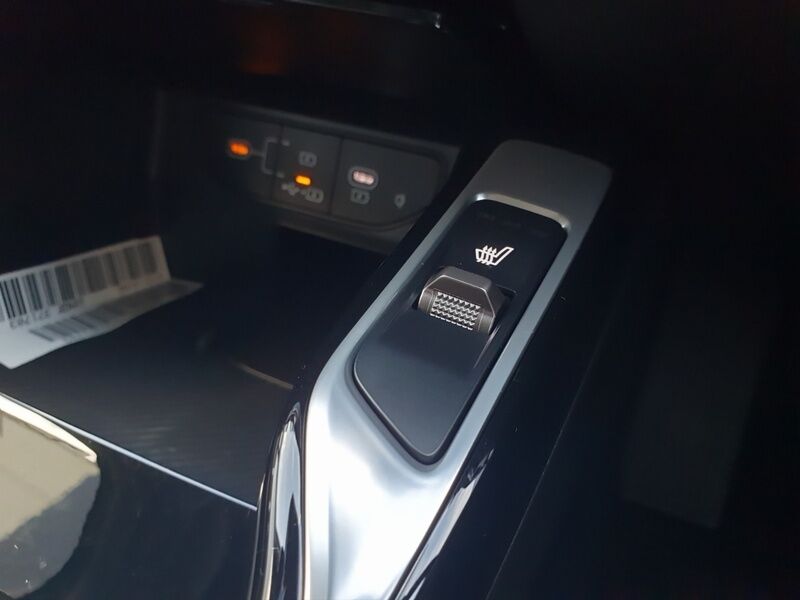 More views of Kia Sorento