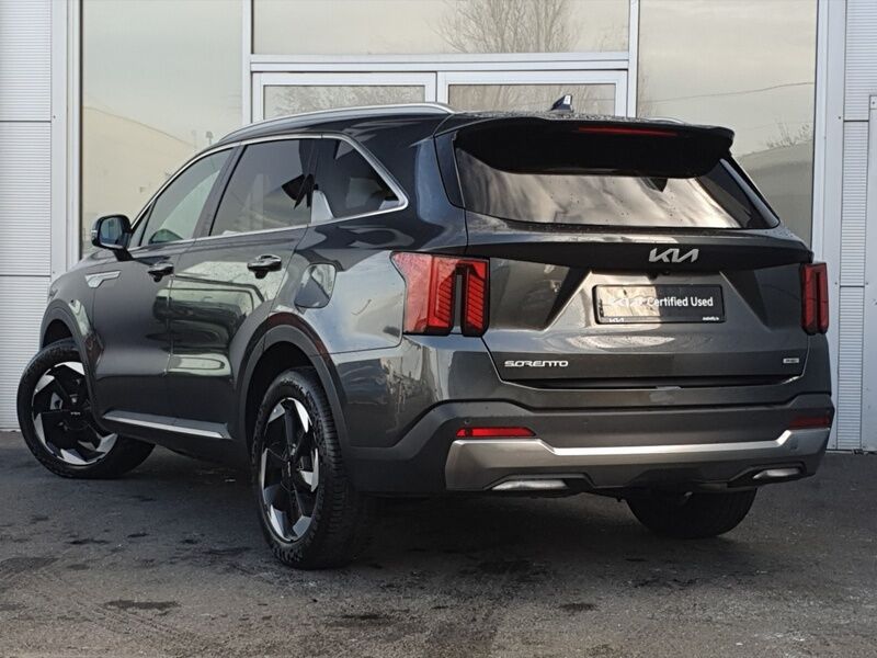 More views of Kia Sorento