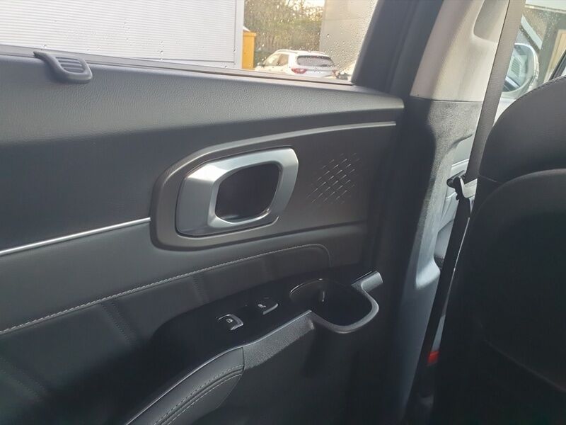 More views of Kia Sorento