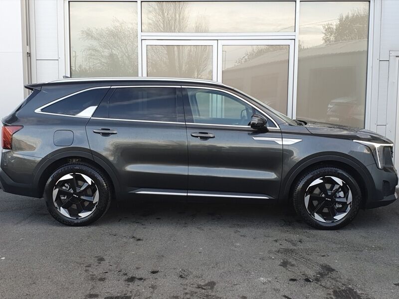 More views of Kia Sorento