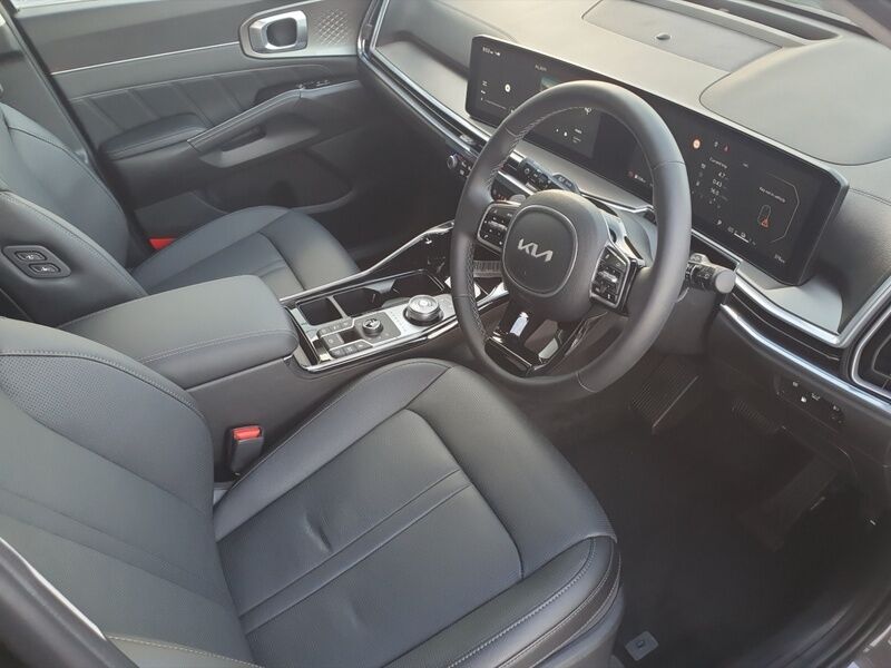 More views of Kia Sorento