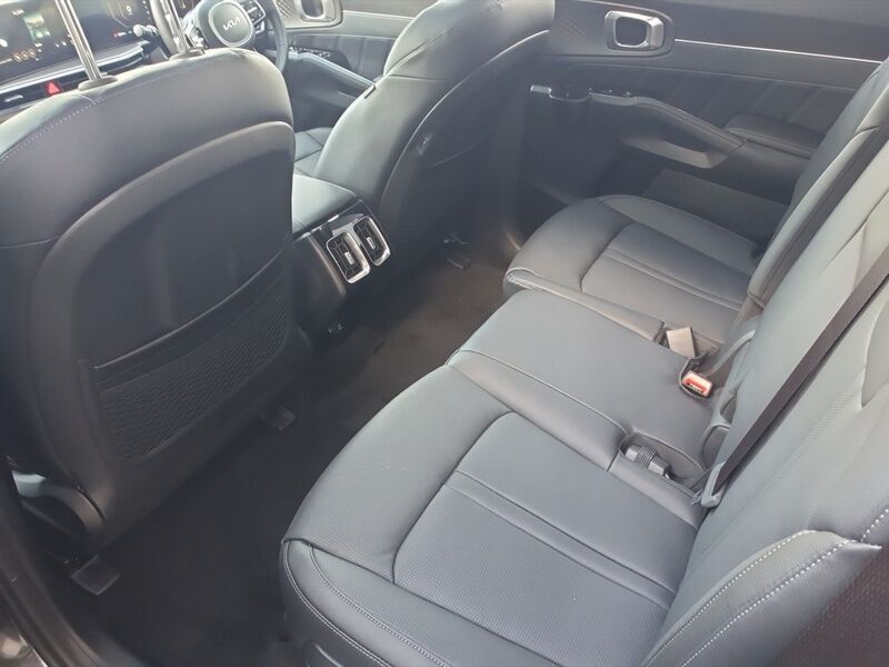 More views of Kia Sorento