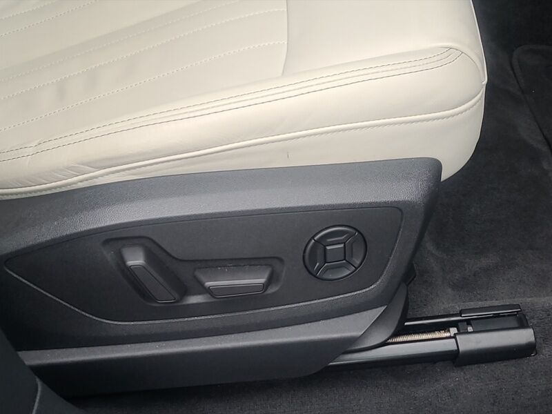 More views of Audi Q8 e-tron