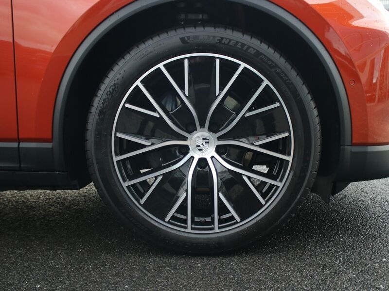 More views of Porsche Macan