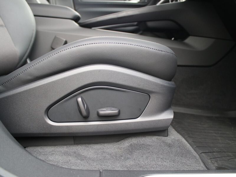 More views of Porsche Macan