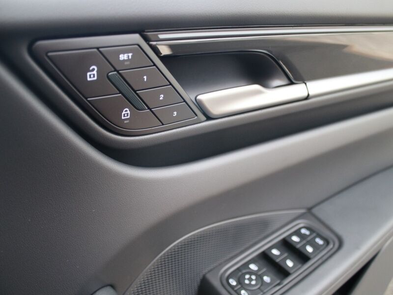 More views of Porsche Macan