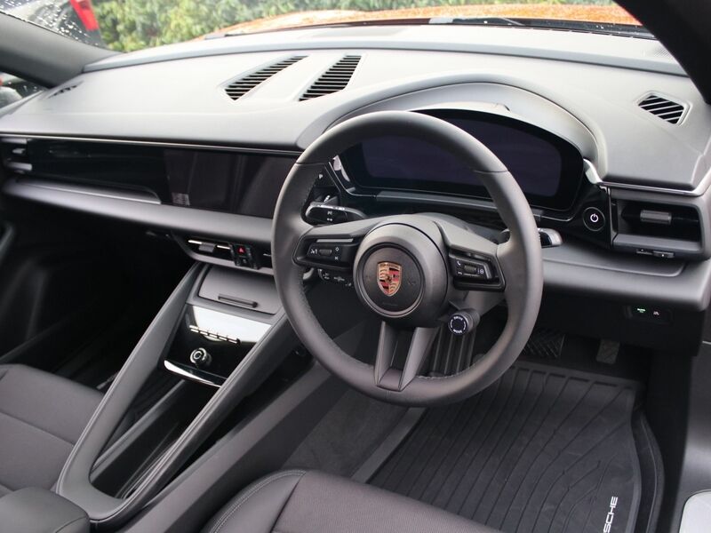 More views of Porsche Macan