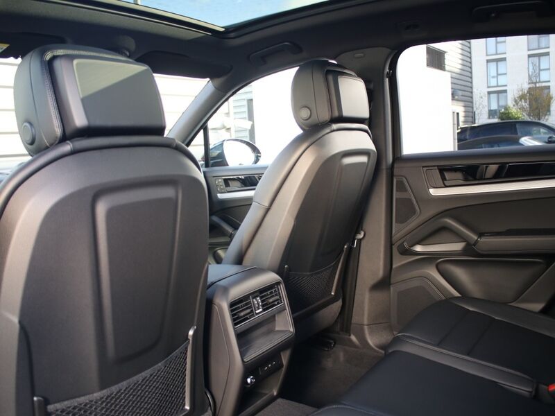 More views of Porsche Cayenne