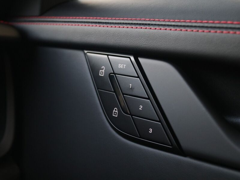 More views of Porsche 911