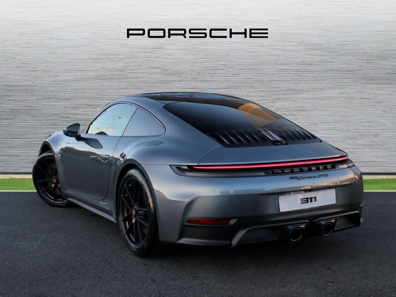 More views of Porsche 911