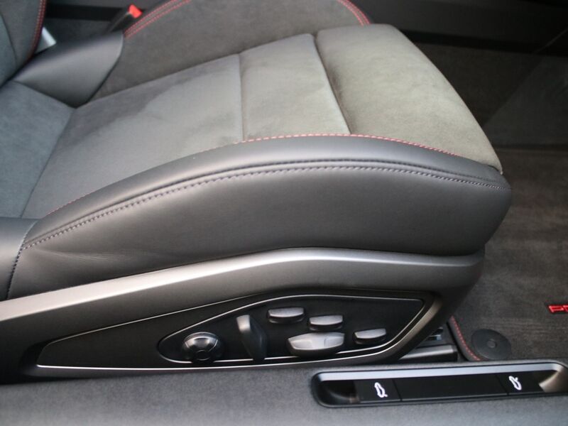 More views of Porsche 911