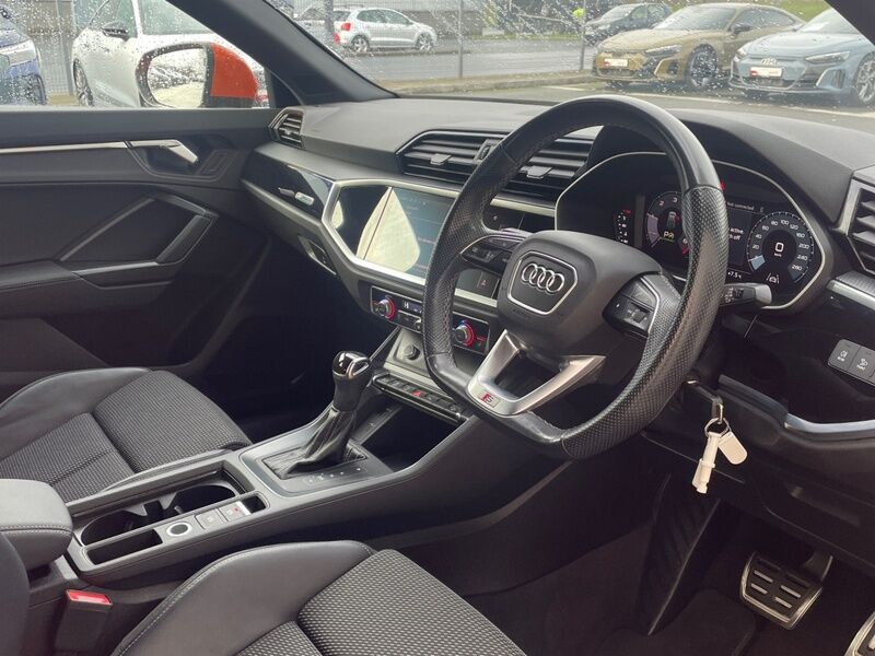 More views of Audi Q3