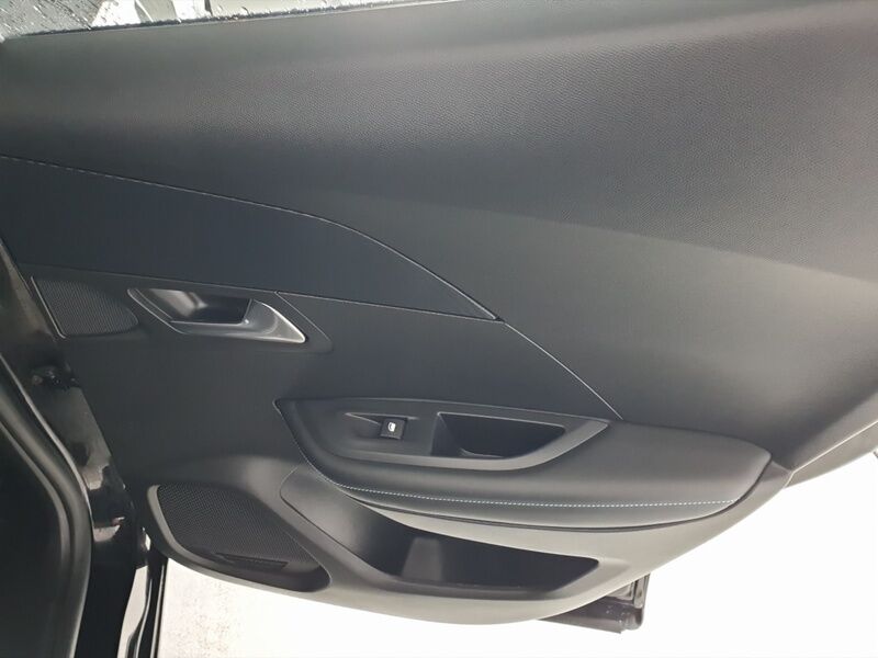 More views of Peugeot 2008