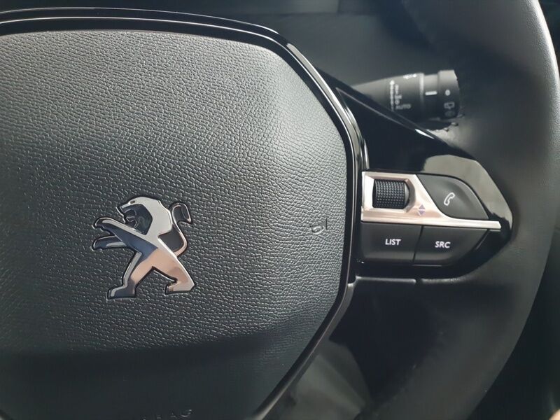 More views of Peugeot 2008