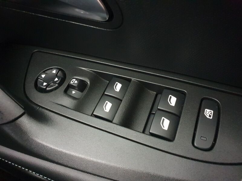 More views of Peugeot 2008