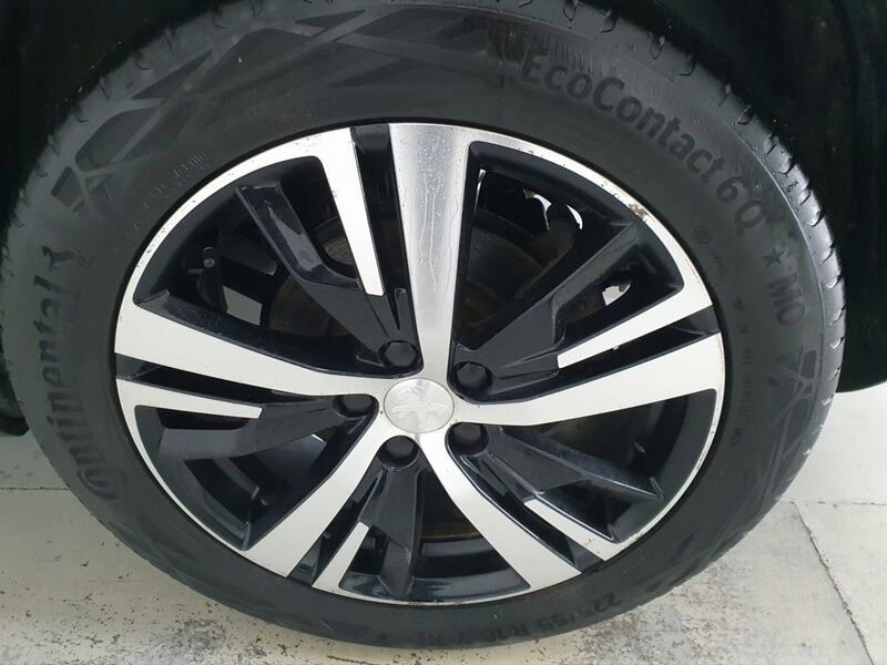 More views of Peugeot 3008