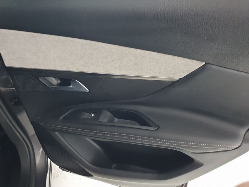 More views of Peugeot 3008