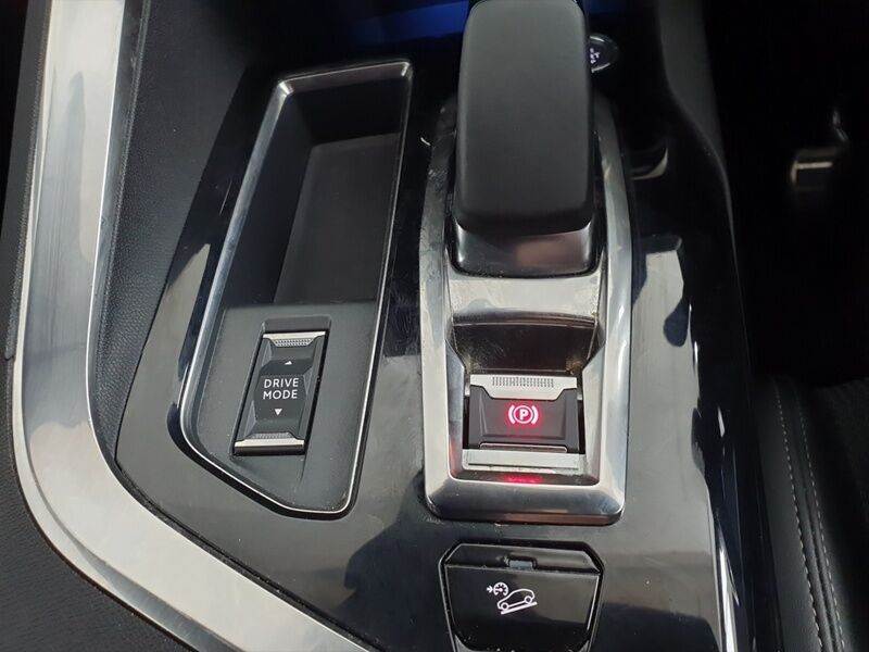 More views of Peugeot 3008