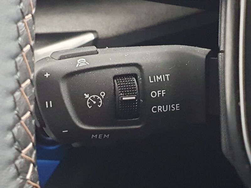 More views of Peugeot 3008