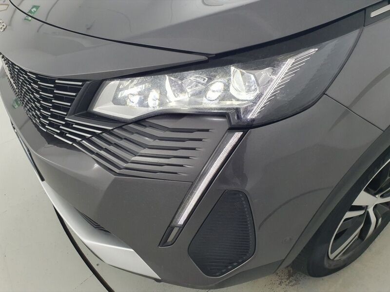 More views of Peugeot 3008