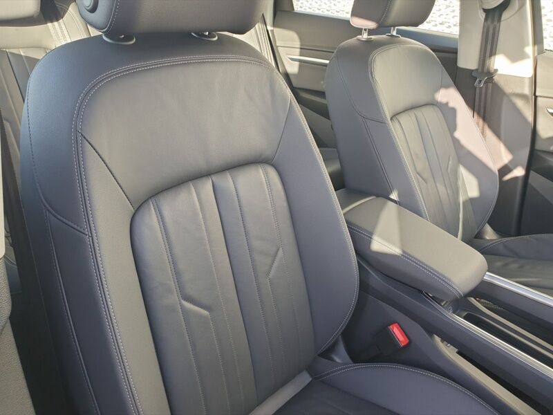 More views of Audi Q8 e-tron