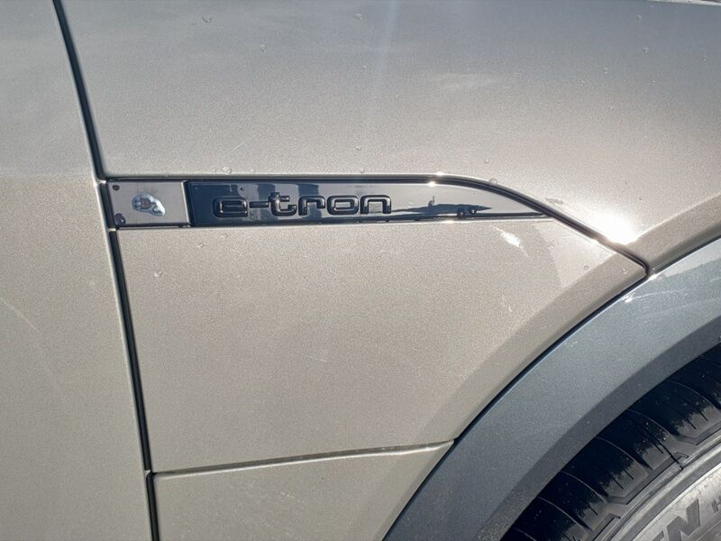 More views of Audi Q8 e-tron