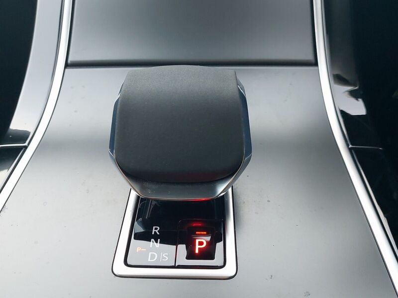 More views of Land Rover Range Rover Velar