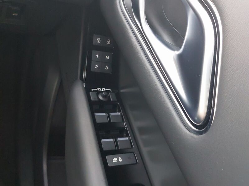 More views of Land Rover Range Rover Velar