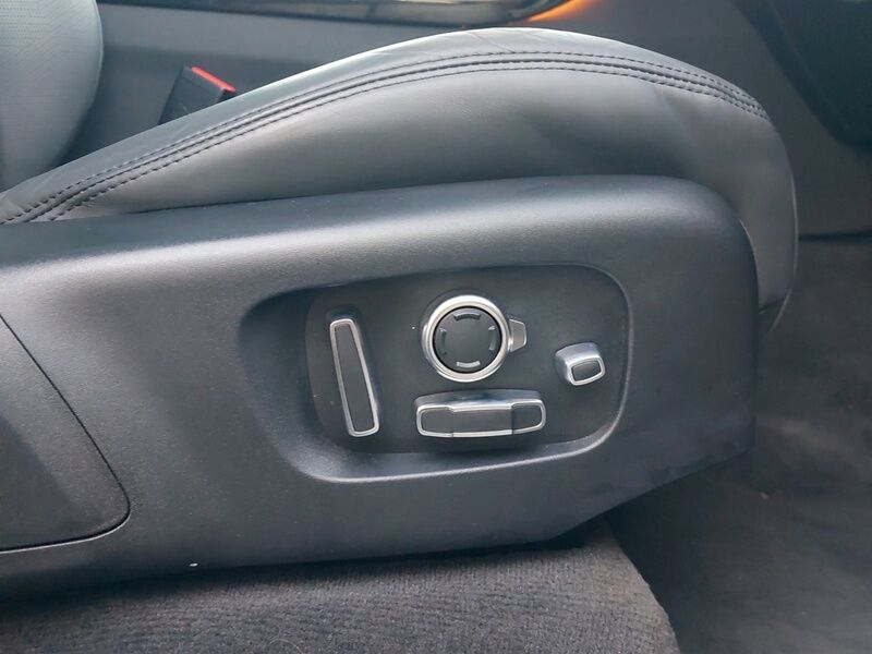 More views of Land Rover Range Rover Velar