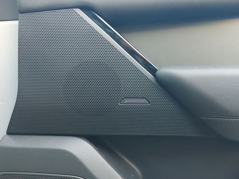 More views of Land Rover Range Rover Velar