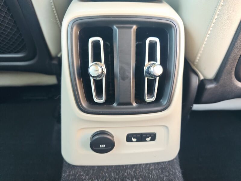 More views of Volvo XC40