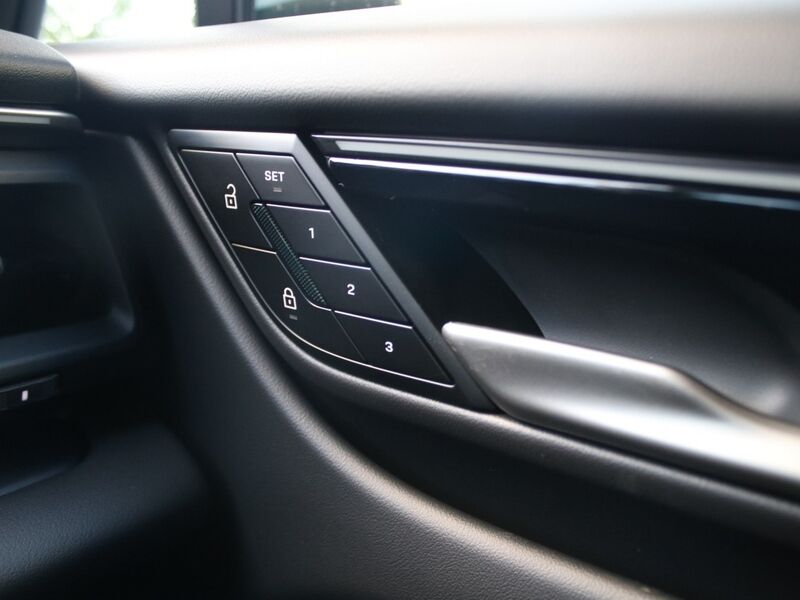 More views of Porsche Macan