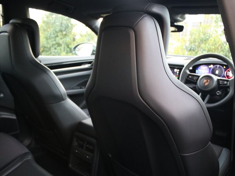 More views of Porsche Macan