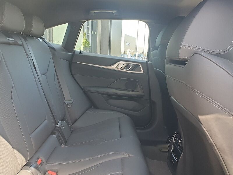 More views of BMW i4