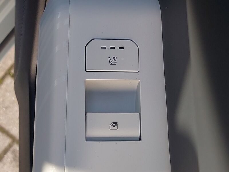 More views of Kia EV4